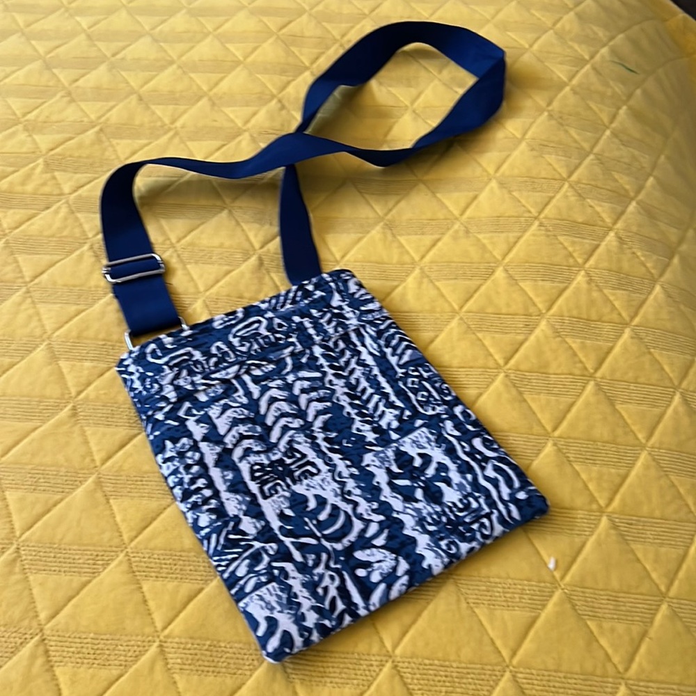 Small shoulder tote Polynesian print bag. New never used. Navy blue and white